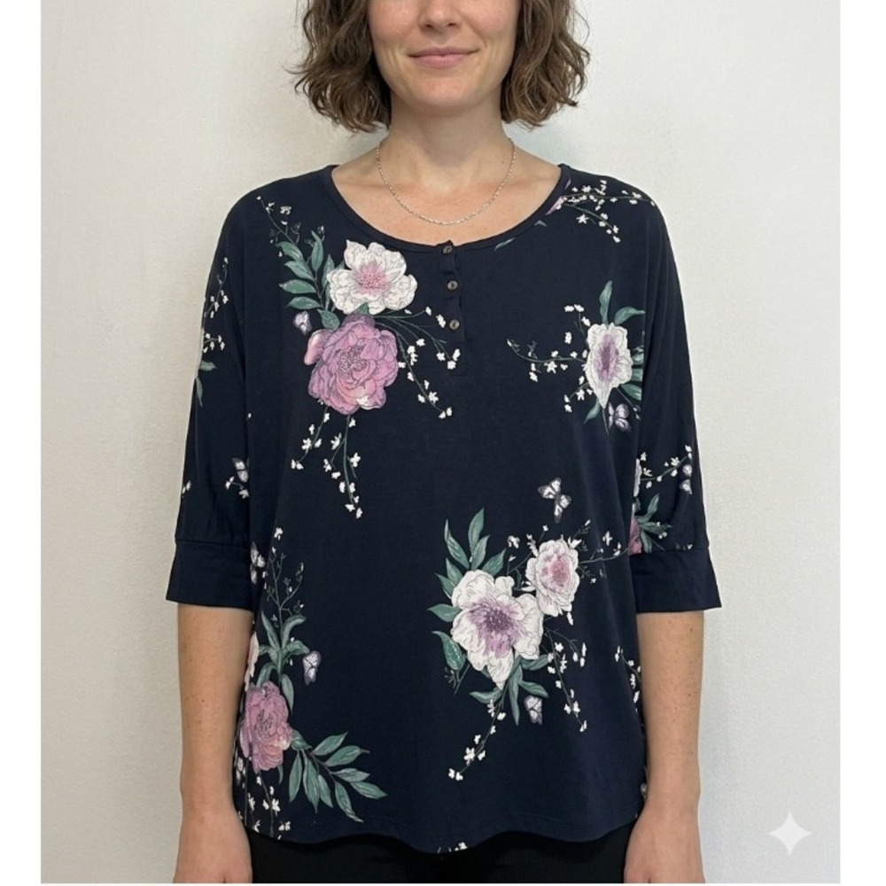 Reitmans Navy Floral Relaxed Henley Top 3/4 Dolman Sleeve Size Large